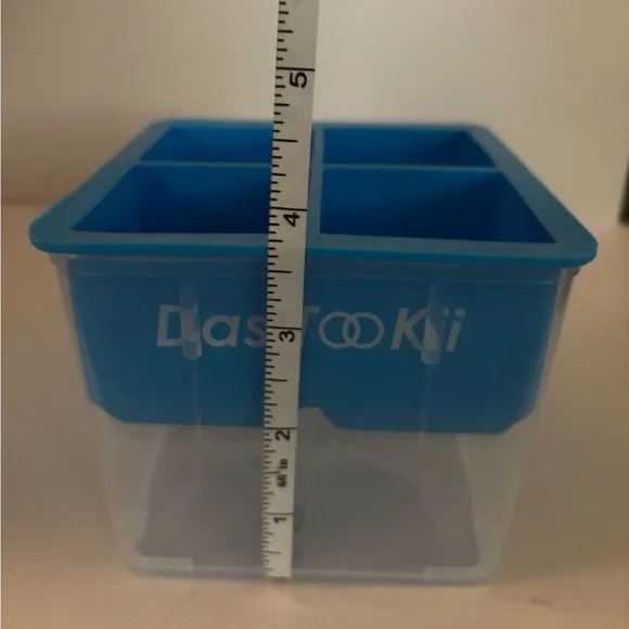 [NWT] Clear Ice Cube Maker - Picture 7 of 9